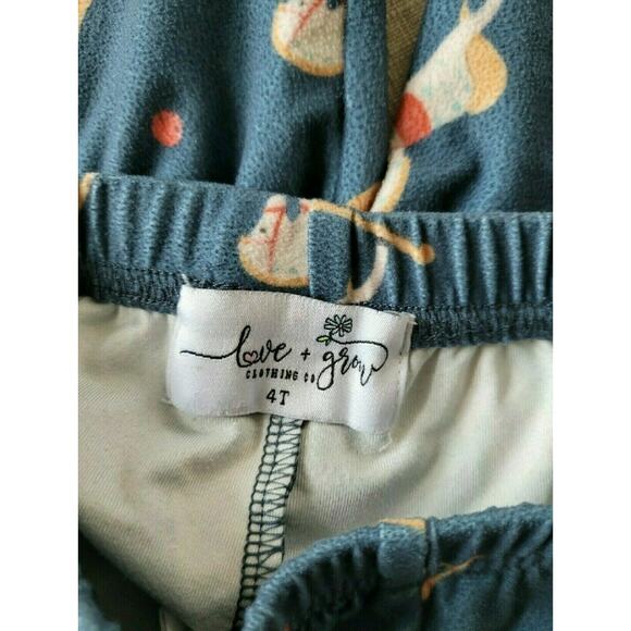 Love & Grow Holiday Lounge Set - Picture 4 of 7